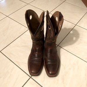 Size 8 Men’s Ariat cowboy boots